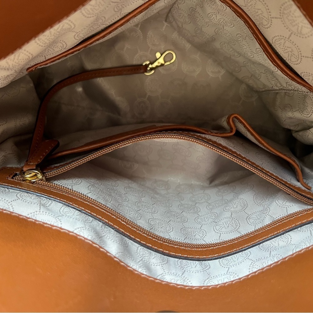 LIKE NEW! MICHAEL Michael Kors Hamilton MK
Logo Satchel - Picture 8 of 15
